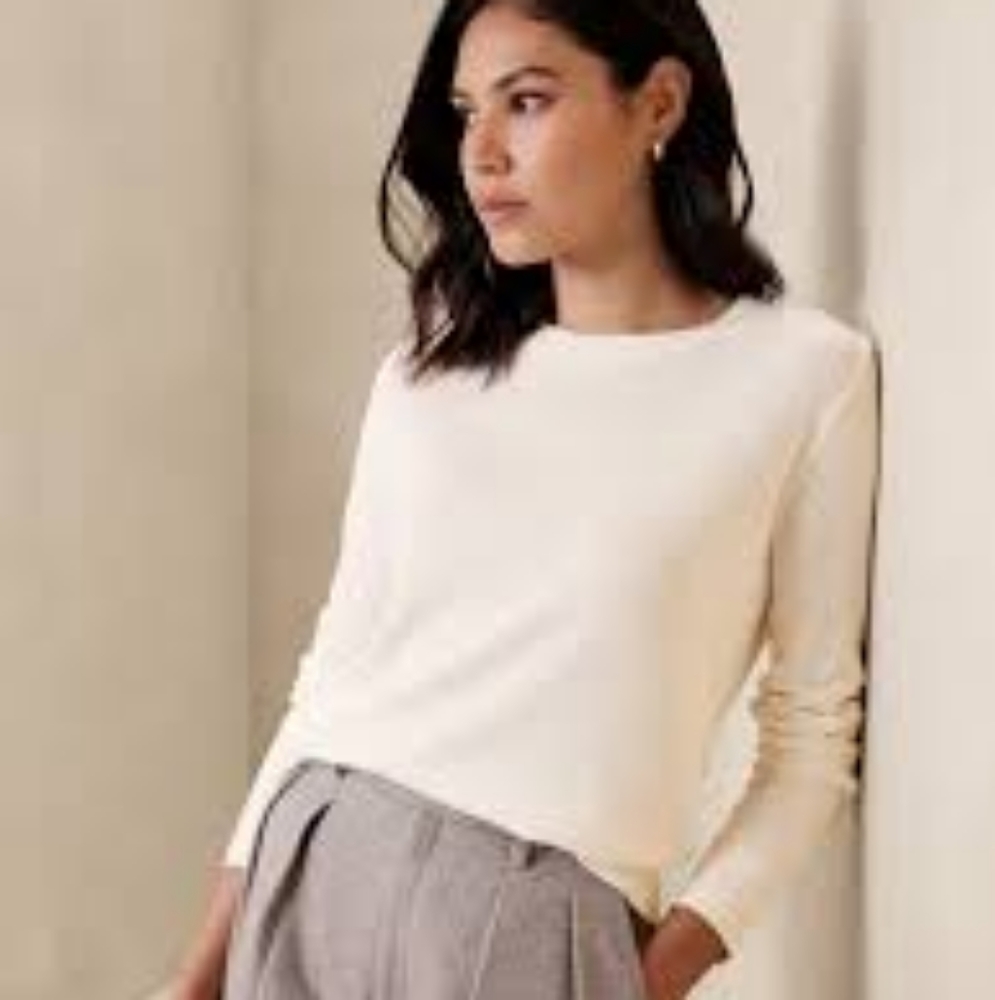 EUC Banana Republic Sweater Tee